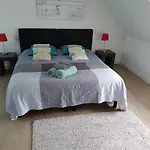 Duplex, Proche Commerces Et Plage