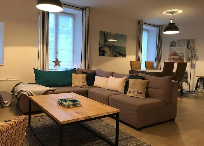 Duplex, Proche Commerces Et Plage